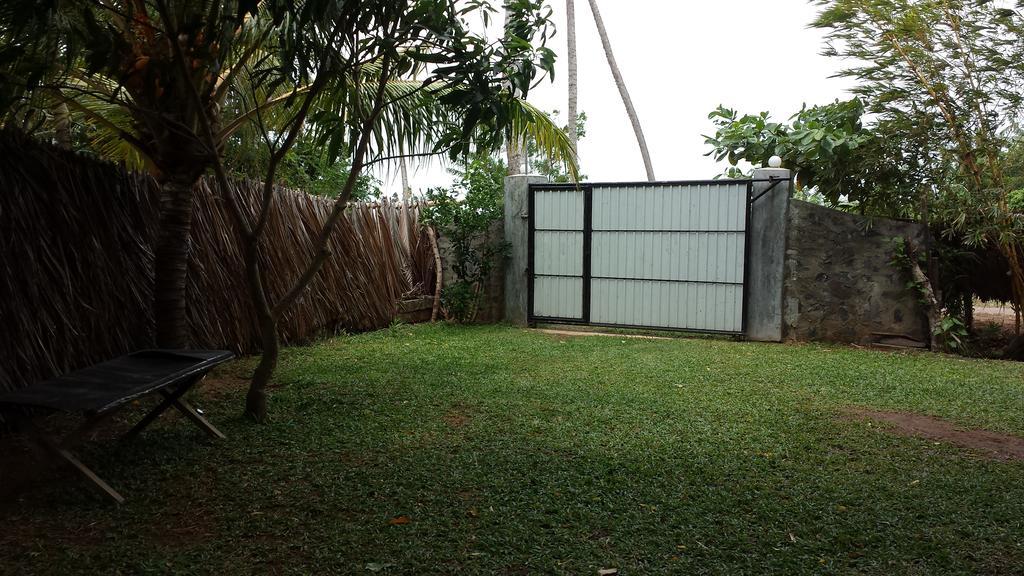 Yaye Guest House Tissamaharama Kültér fotó